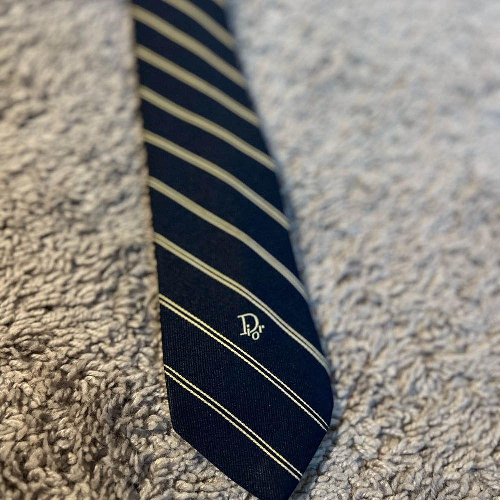 Christian Dior men’s classic vintage tie suit attire